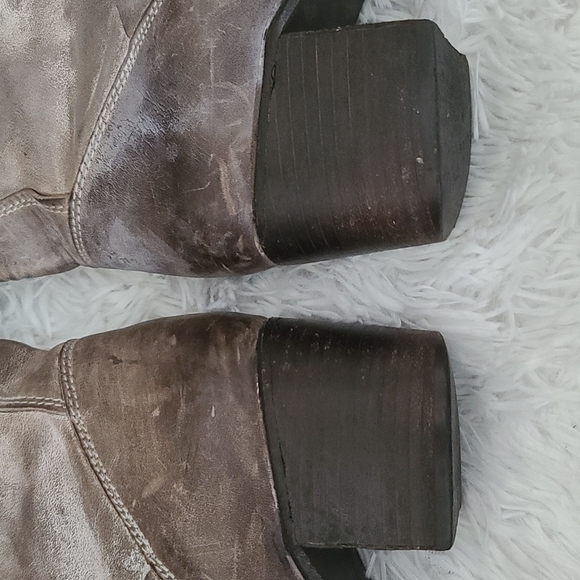 Frye | size 9 | distressed engineer boot with heel - Picture 13 of 14